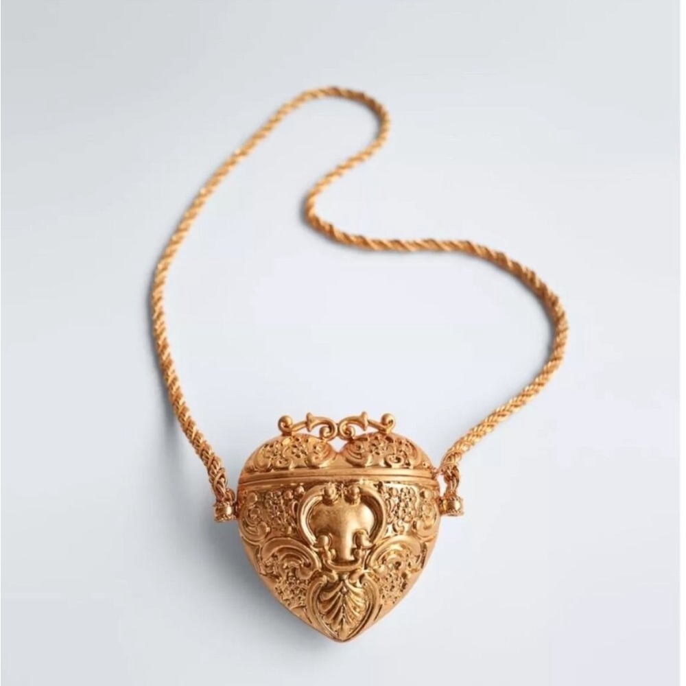NWOT - ZARA HEART SHAPED RARE BAG